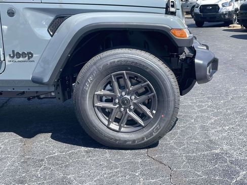 New 2025 Jeep Gladiator Sport image 39