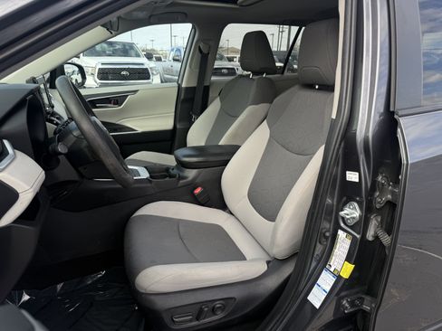 Used 2021 Toyota RAV4 XLE w/ Convenience Package image 26