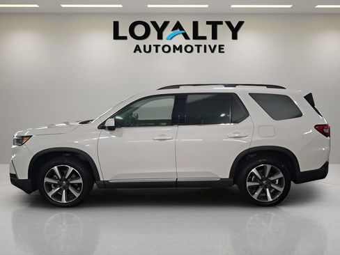 Used 2025 Honda Pilot Elite image 2
