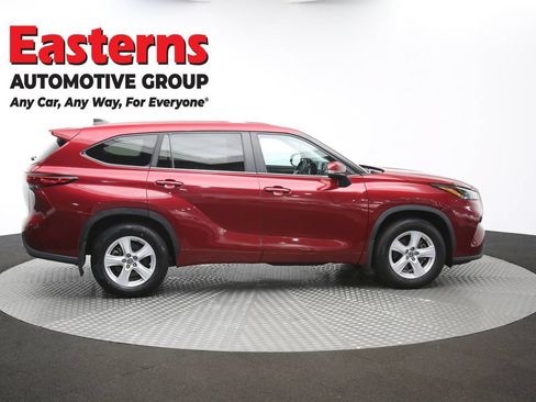 Used 2023 Toyota Highlander LE AWD/4WD image 45