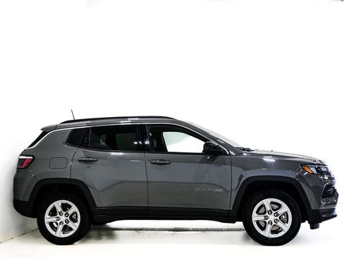 Used 2024 Jeep Compass Latitude AWD/4WD image 4