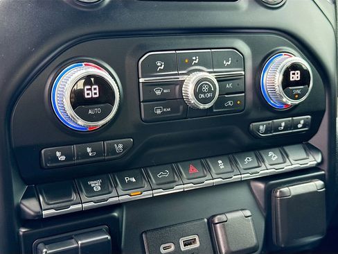 Used 2021 GMC Sierra 2500 AT4 w/ AT4 Preferred Package image 19