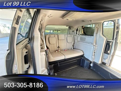 Used 2013 Chrysler Town & Country Touring FWD image 47