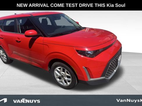Used 2024 Kia Soul LX w/ Option Group 015 FWD image 2