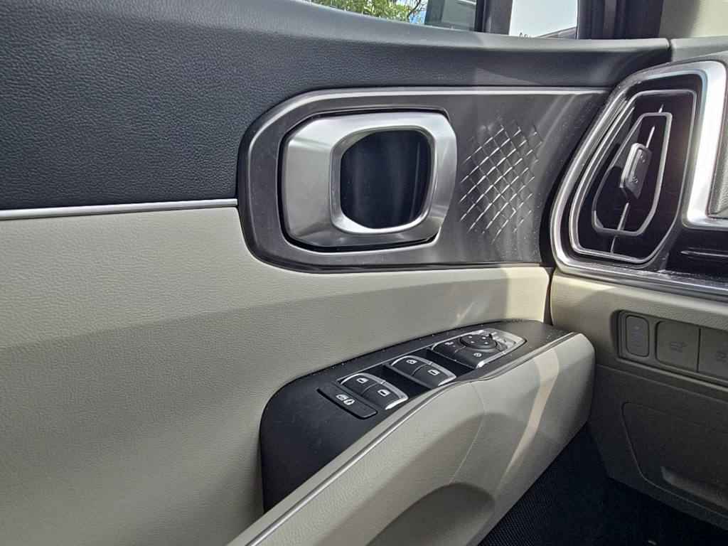 Certified 2025 Kia Sorento EX AWD/4WD image 19