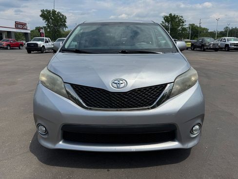 Used 2012 Toyota Sienna SE FWD image 8