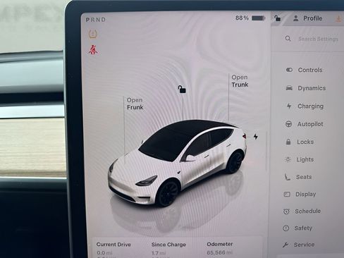 Used 2022 Tesla Model Y Long Range image 25