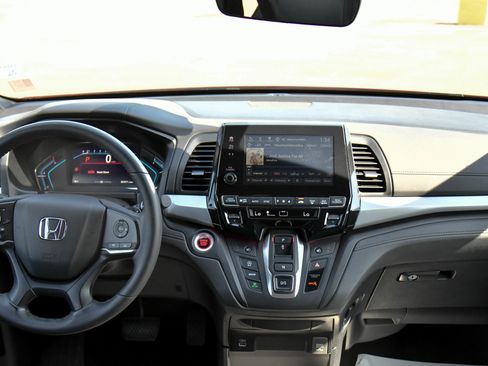 Used 2024 Honda Odyssey Sport image 40