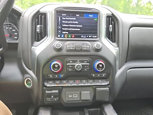 Used 2022 Chevrolet Silverado 1500 LTZ w/ LTZ Premium Package AWD/4WD image 24
