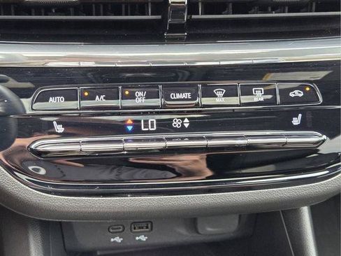 Used 2025 Buick Envista Avenir FWD image 27