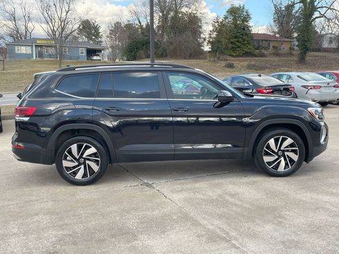 Used 2024 Volkswagen Atlas SE w/ Panoramic Sunroof Package image 4