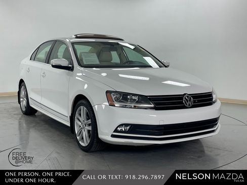 Used 2017 Volkswagen Jetta SEL image 4