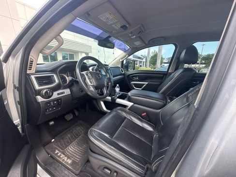 Used 2017 Nissan Titan PRO-4X w/ Pro-4x Convenience Package AWD/4WD image 3