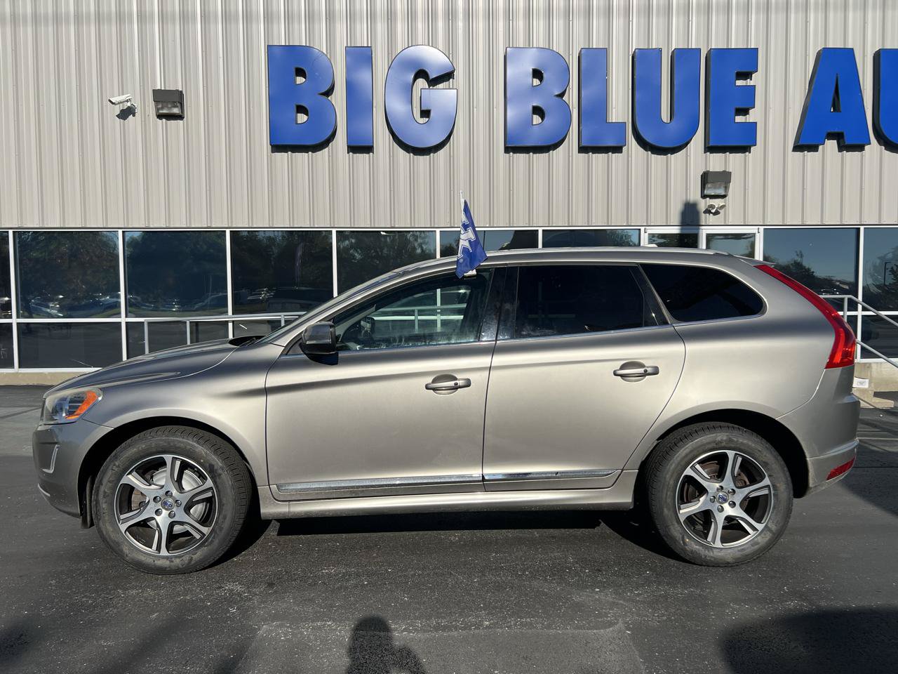 Used 2015 Volvo XC60 T6 Premier Plus AWD/4WD image 2