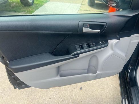 Used 2012 Toyota Camry LE FWD image 16