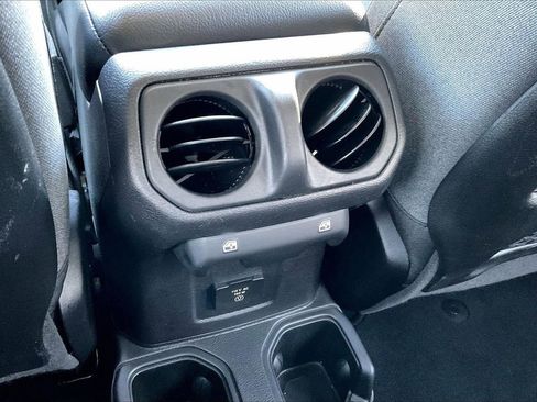 Certified 2025 Jeep Wrangler Unlimited Rubicon w/ Convenience Group image 16