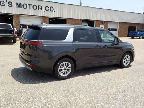 Used 2022 Kia Carnival LX FWD image 5