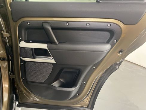 Used 2021 Land Rover Defender 110 SE image 28