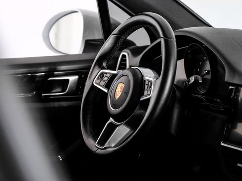 Used 2019 Porsche Cayenne S image 12