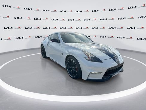 Used 2019 Nissan 370Z NISMO RWD image 2