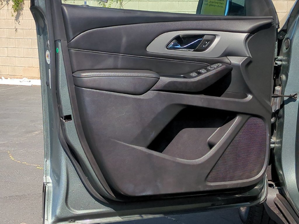Used 2023 Chevrolet Traverse LT FWD image 24