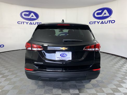 Used 2022 Chevrolet Equinox LS w/ LS Convenience Package FWD image 4