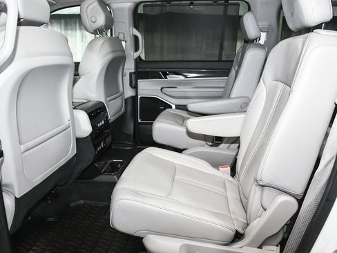 Used 2022 Jeep Wagoneer Series III w/ Premium Group I image 51