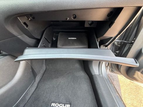 Used 2020 Nissan Rogue SV AWD/4WD image 37