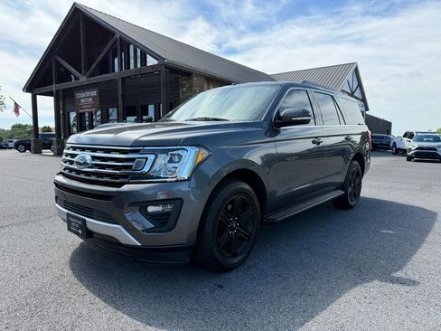 Used 2019 Ford Expedition XLT w/ Equipment Group 201A RWD image 2