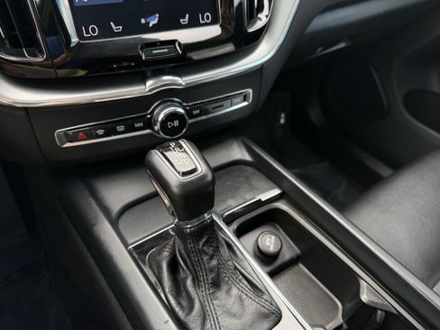 Used 2019 Volvo XC60 T6 Momentum w/ Multimedia Package AWD/4WD image 29