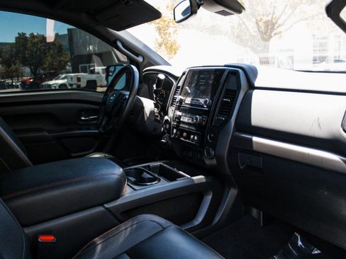 Used 2021 Nissan Titan PRO-4X w/ Pro-4x Convenience Package AWD/4WD image 31