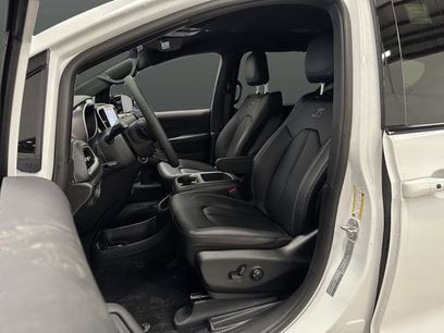 New 2026 Chrysler Pacifica Select w/ S Appearance Package