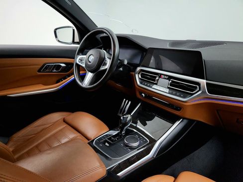 Used 2020 BMW 330i Sedan w/ M Sport Package RWD image 26