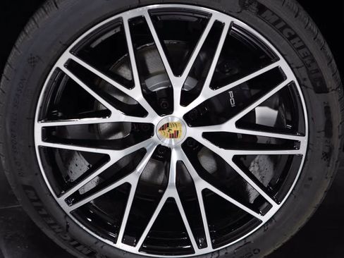 Certified 2026 Porsche Macan AWD/4WD image 11