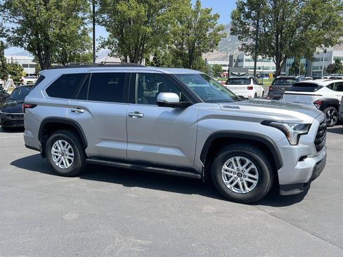 Used 2023 Toyota Sequoia SR5 AWD/4WD image 5