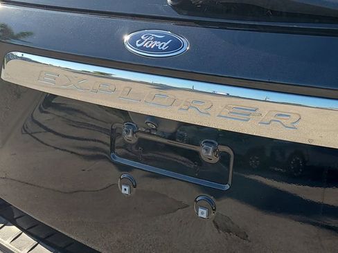 Used 2022 Ford Explorer XLT RWD image 9