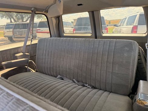 Used 1991 Chevrolet Suburban 2WD image 15