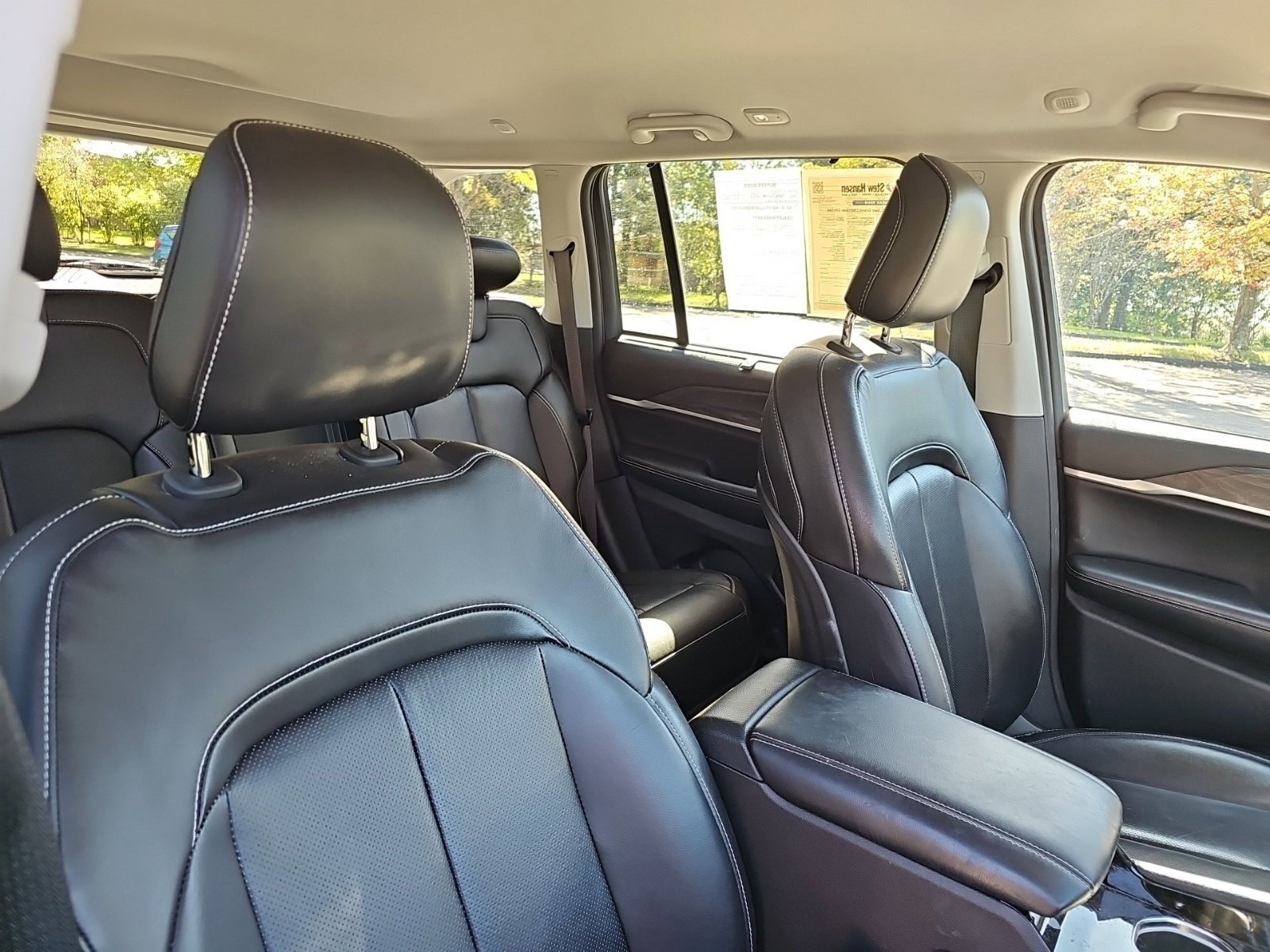 Used 2023 Jeep Grand Cherokee Limited w/ Luxury Tech Group II AWD/4WD image 11