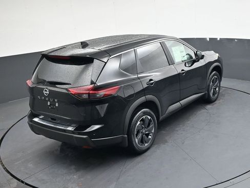 Certified 2026 Nissan Rogue SV FWD image 32