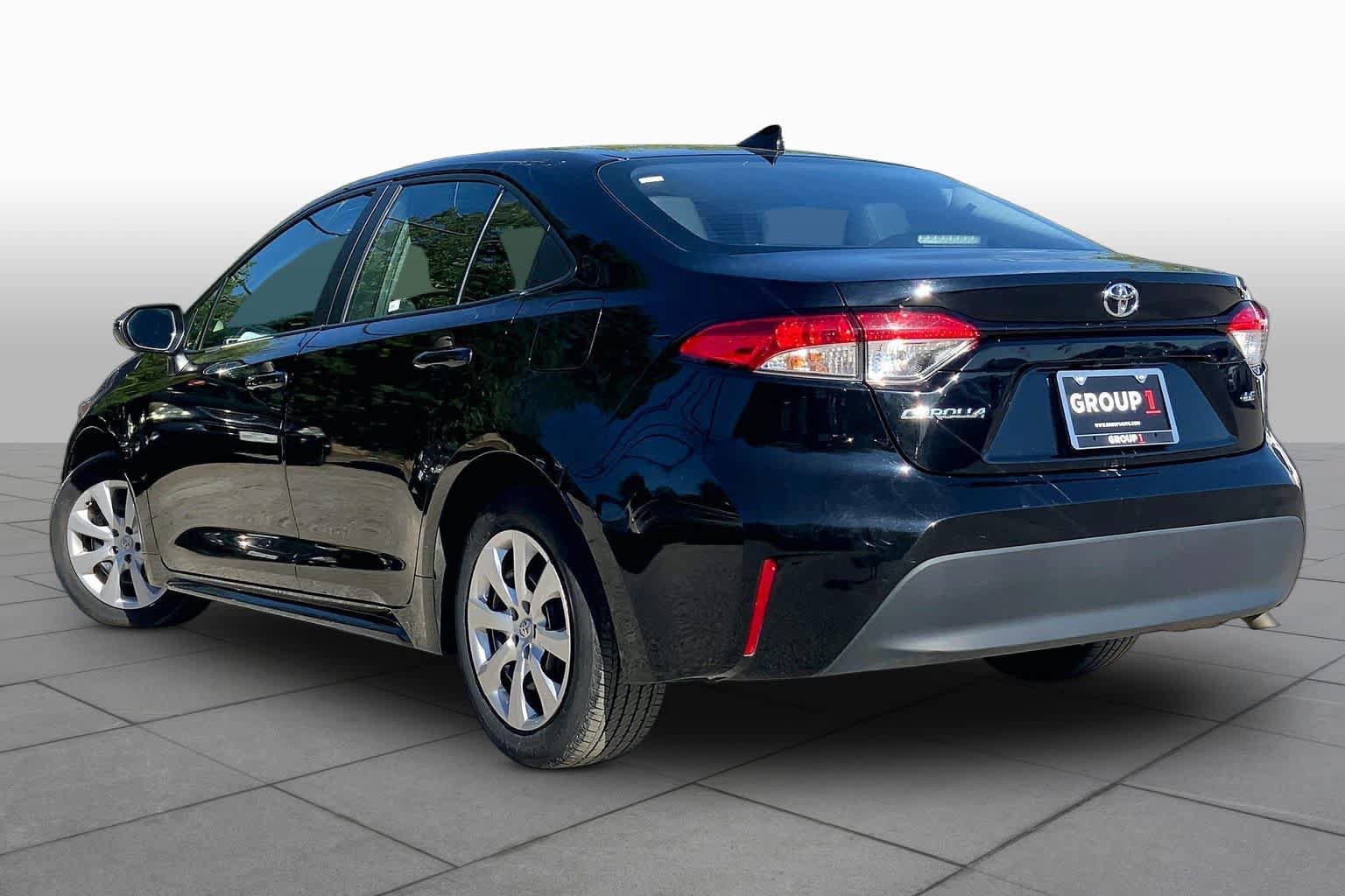 Used 2025 Toyota Corolla LE FWD image 12