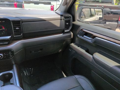 Used 2024 GMC Sierra 1500 Elevation w/ Preferred Package AWD/4WD image 16