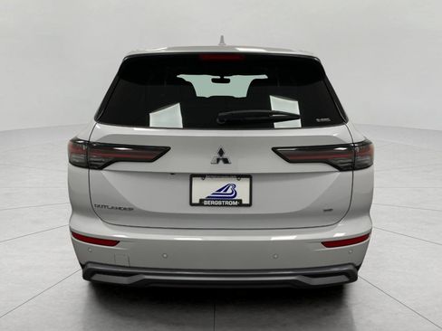 New 2025 Mitsubishi Outlander SE image 4