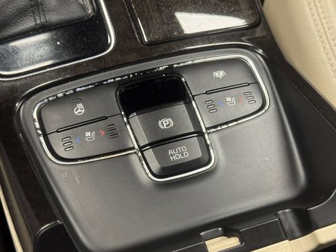 Used 2015 Kia Cadenza Premium w/ Technology Package image 12