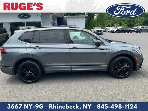 Used 2023 Volkswagen Tiguan SE R-Line AWD/4WD image 2