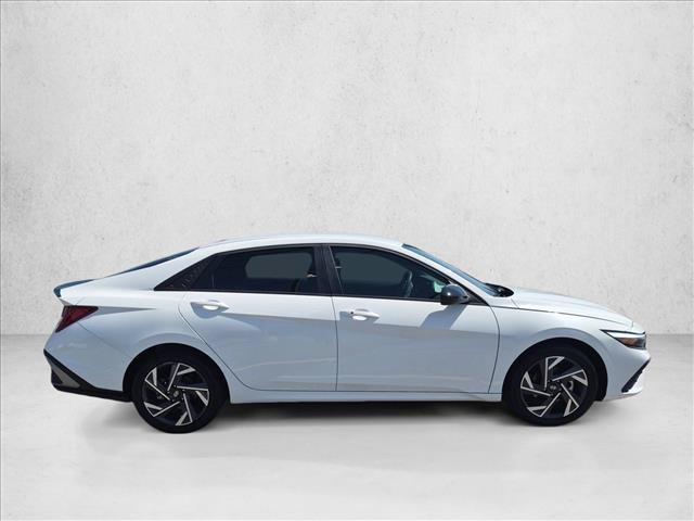 Certified 2025 Hyundai Elantra SEL FWD image 4