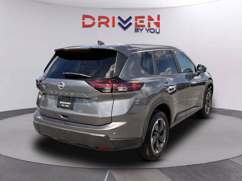 Used 2025 Nissan Rogue SV FWD image 4