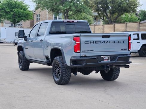 Used 2025 Chevrolet Silverado 2500 ZR2 w/ Technology Package AWD/4WD image 3