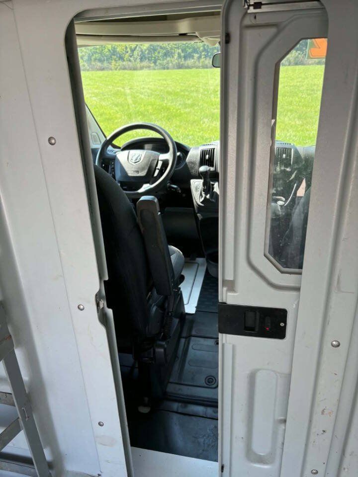 Used 2019 RAM ProMaster 3500 w/ Premium Appearance Group FWD image 10