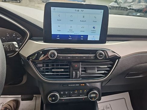 Used 2020 Ford Escape SE image 14