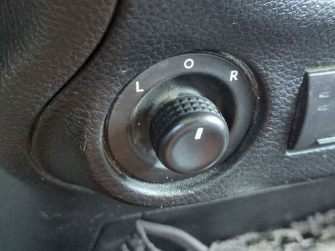 Used 2014 Jeep Wrangler Unlimited Sahara w/ Dual Top Group AWD/4WD image 28